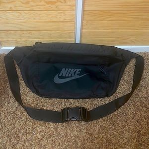 Nike tech hip pack fanny back/crossbody